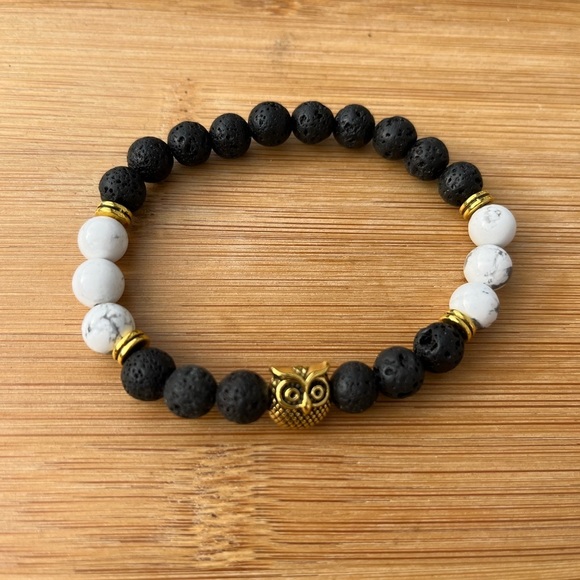 Black Lava Stone Natural White Howlite Owl Charm Bracelet - Picture 4 of 12